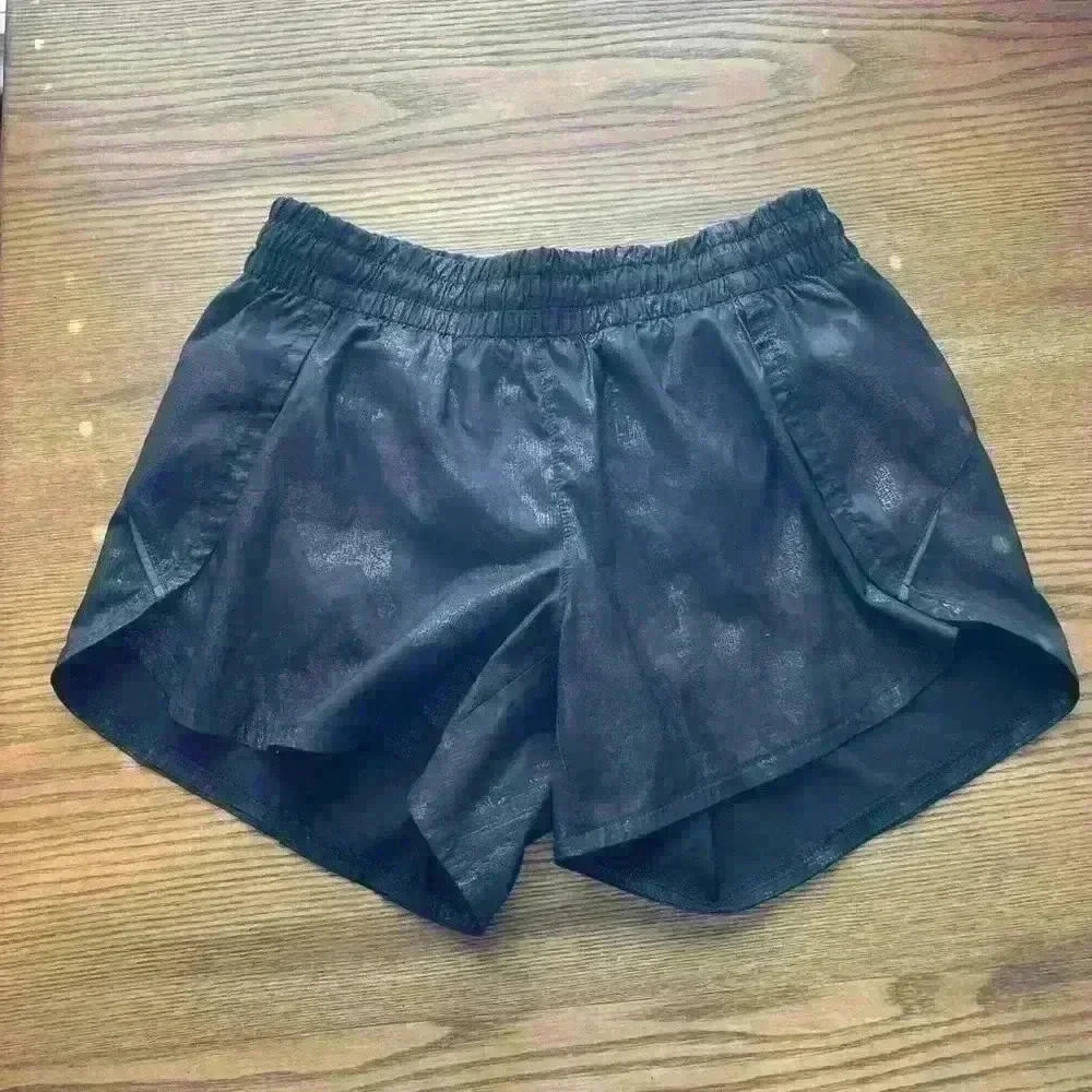 Athleta 4 inch inseam run short Women’s Small with liner Great Gently Used